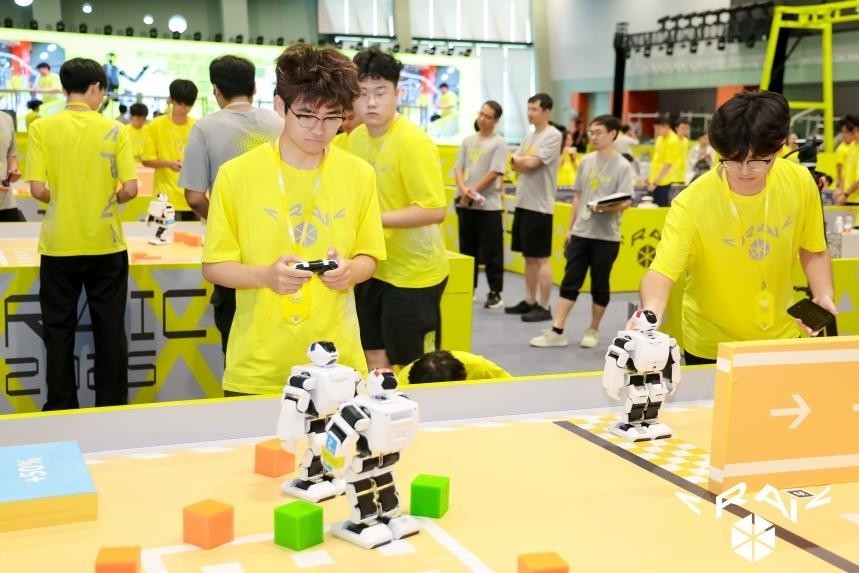 无人机踢足球?深圳这场空中赛事周末开赛解锁跨界新玩法(图1)